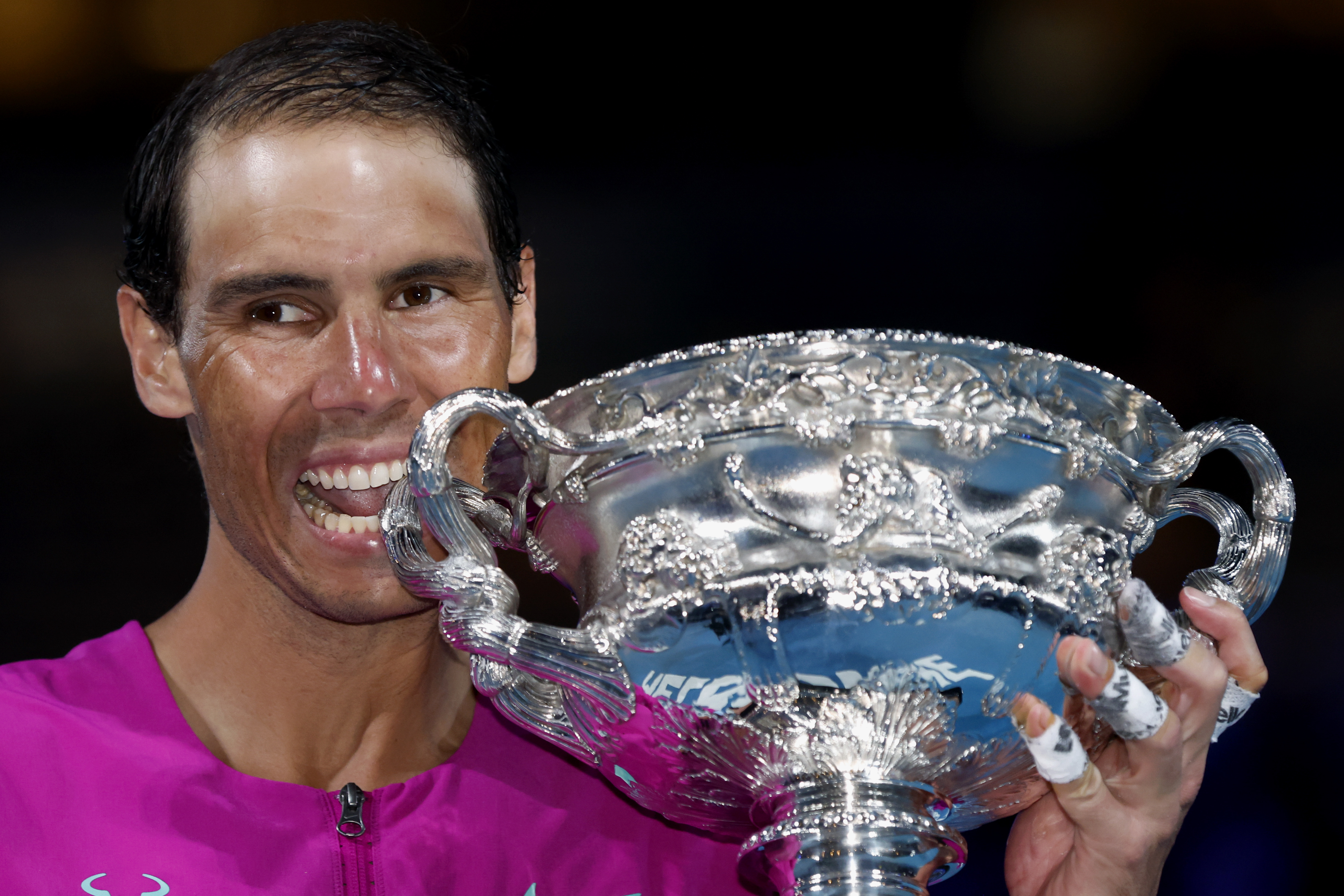 Nadals izdara neiespējamo un kļūst par visu laiku titulētāko tenisistu